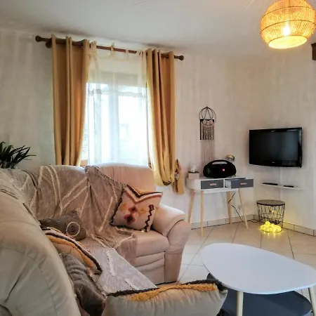 Dom wakacyjny Scandi-house Marly-la-Ville